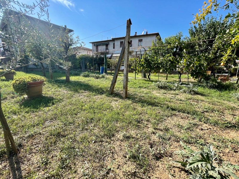 Casa Indipendente in Vendita a Asciano, 270'000€, 315 m², con Box