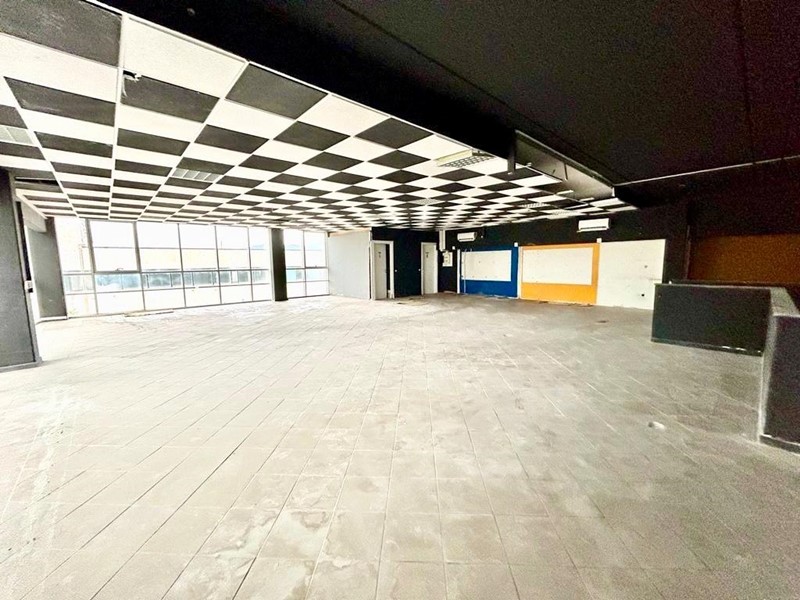 Capannone in Vendita a Pontedera, zona Gello, 130'000€, 185 m²