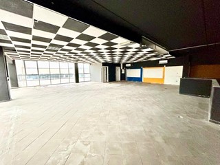 Capannone in Vendita a Pontedera, zona Gello, 130'000€, 185 m²