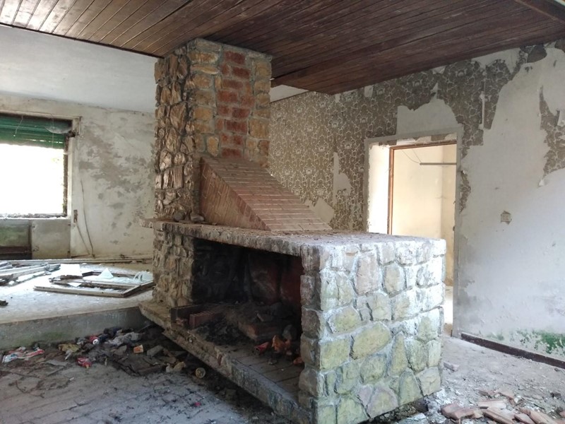 Villa in Vendita a Carrara, 390'000€, 300 m²