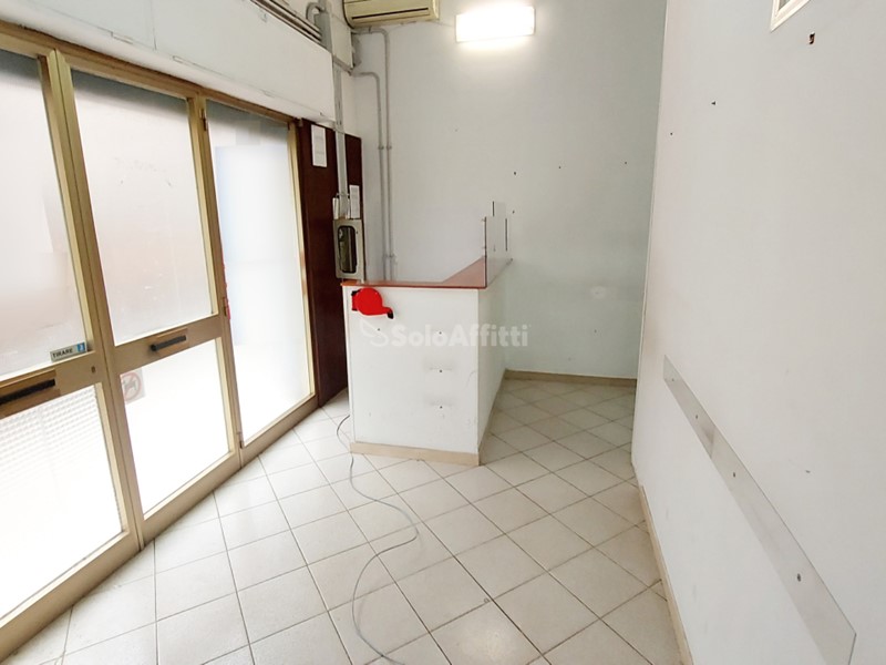 Capannone in Affitto a Roma, zona Laurentina, 600€, 60 m²