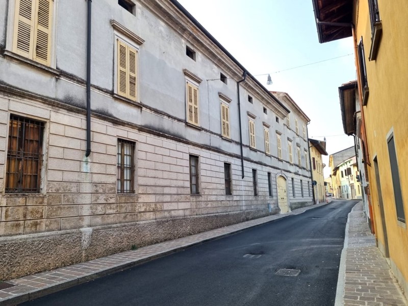 Casa Indipendente in Vendita a Verolanuova, 240'000€, 415 m²