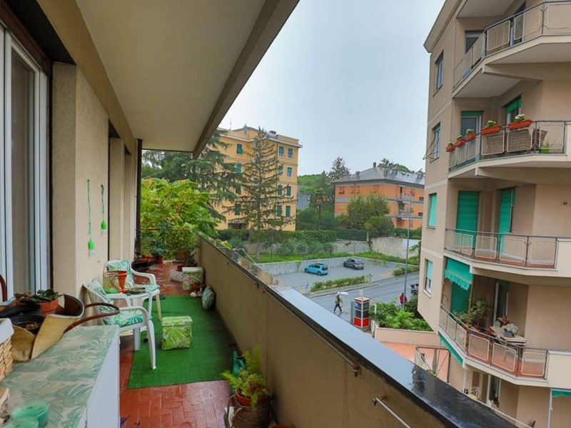Appartamento in Vendita a Genova, zona Sturla, 300'000€, 137 m²