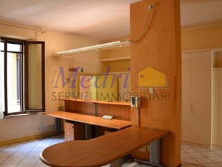 Ufficio in Affitto a Cesena, zona Centro Storico, 800€, 100 m²