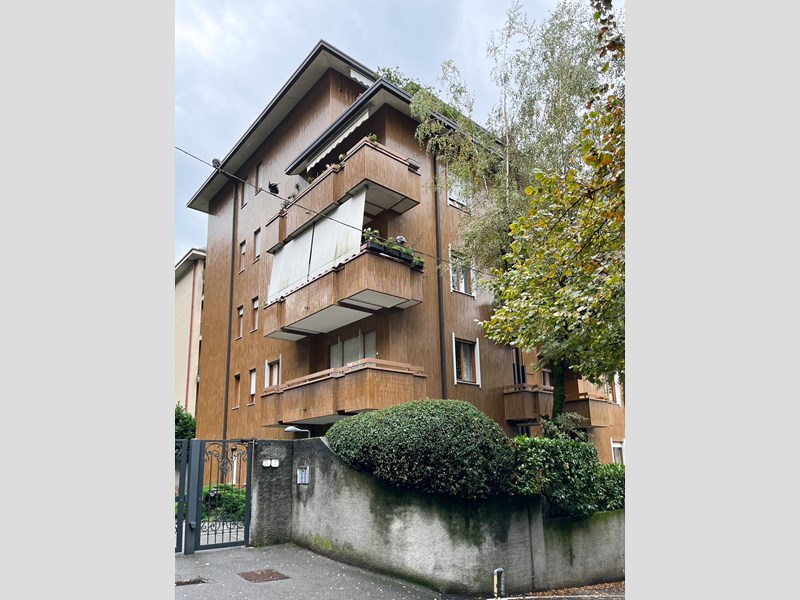 Quadrilocale in Vendita a Como, zona Via Crispi/Via Zezio, 690'000€, 140 m²