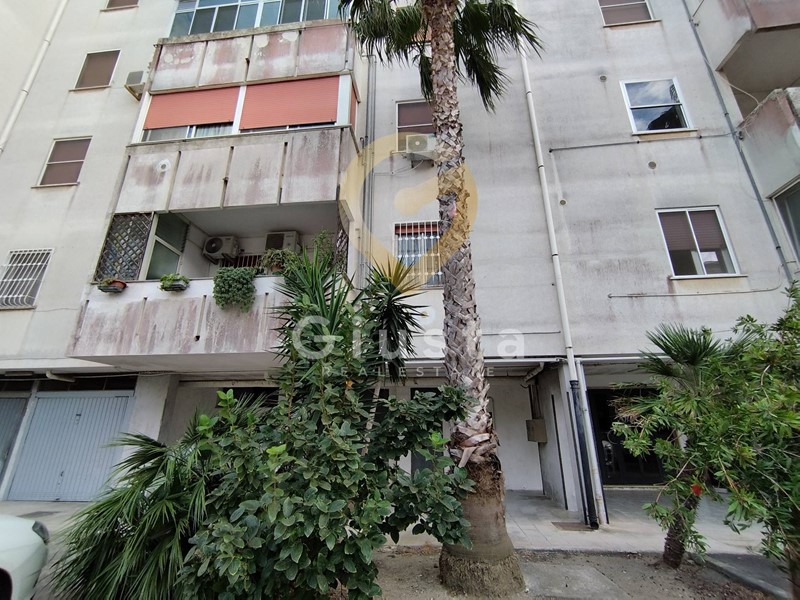 Appartamento in Vendita a Brindisi, zona S. Elia, 129'000€, 138 m²