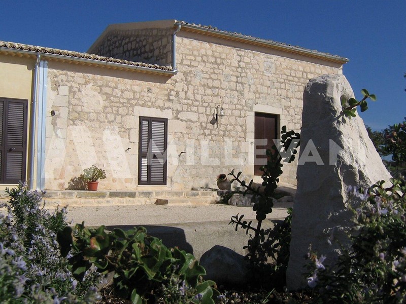 Rustico in Vendita a Ragusa, 750'000€, 800 m²