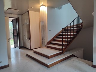 Casa Semi Indipendente in Vendita a Carrara, zona Avenza, 450'000€, 300 m²