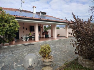 Casa Indipendente in Vendita a Carrara, zona Marina di Carrara, 900'000€, 200 m²