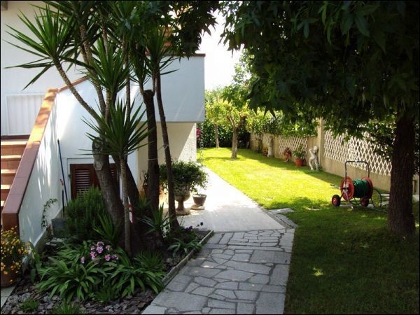 Casa Semi Indipendente in Vendita a Carrara, zona Avenza, 320'000€, 160 m²