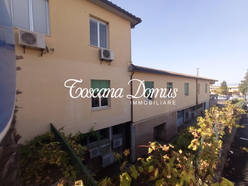 Capannone in Affitto a Monteriggioni, zona La Tognazza, 6'500€, 1980 m²