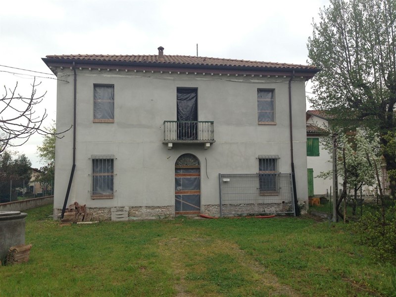 Casale in Vendita a Ravenna, 170'000€, 286 m²