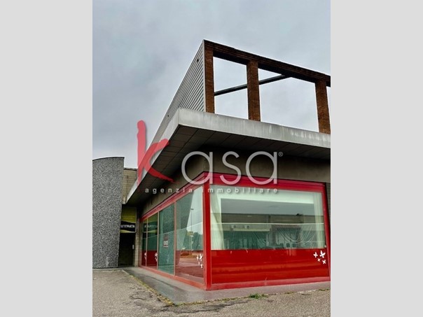 Immobile commerciale in Vendita a Montebello Vicentino, 580 m²