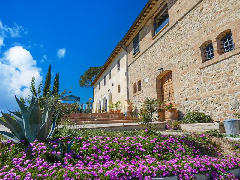 Casa Indipendente in Vendita a Marsciano, zona Castello Delle Forme, 850'000€, 600 m²
