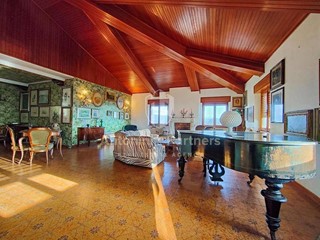 Appartamento in Vendita a Todi, 250'000€, 300 m²