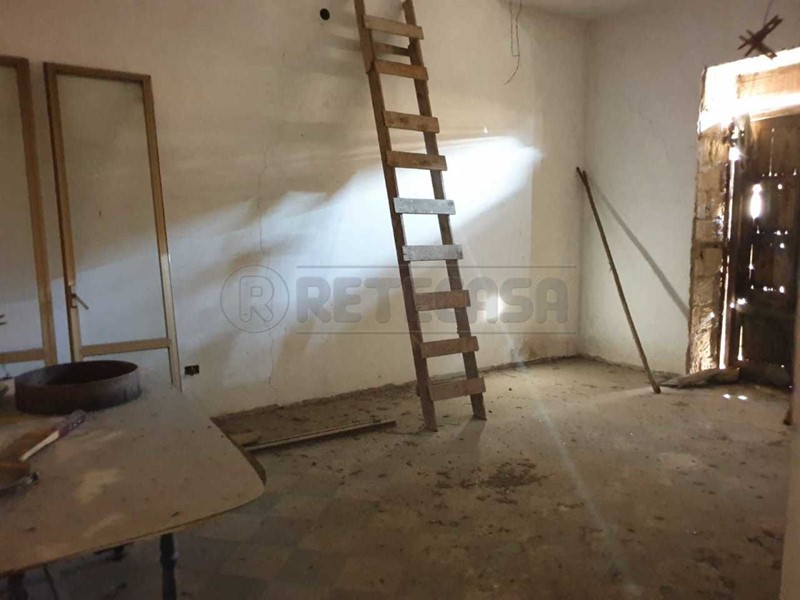 Casa Indipendente in Vendita a Mercato San Severino, zona Torello, 58'000&euro;, 100 m²