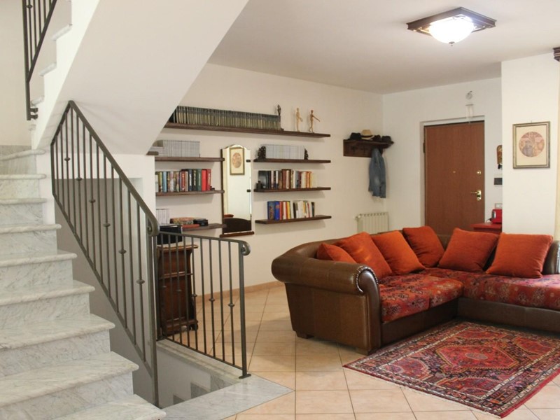 Villetta a schiera in Vendita a Carrara, 320'000€, 200 m², arredato, con Box