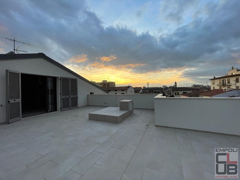 Attico in Vendita a Empoli, 850'000€, 230 m², con Box