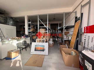 Magazzino in Vendita a Vicopisano, zona San Giovanni Alla Vena, 115'000€, 160 m²