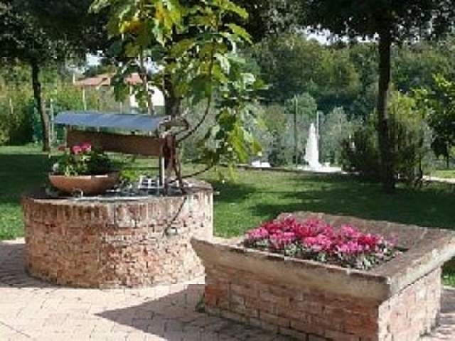 Attività commerciale in Affitto a Santa Maria a Monte, 1'000€, 2000 m²