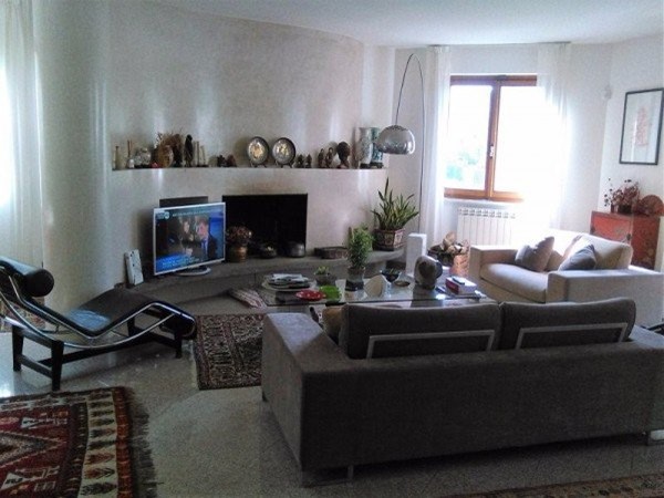 Villetta a schiera in Vendita a Massa, 500'000€, 300 m², arredato