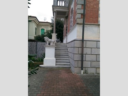 Casale in Vendita a Massa, zona Marina di Massa, 2'150'000€, 600 m²