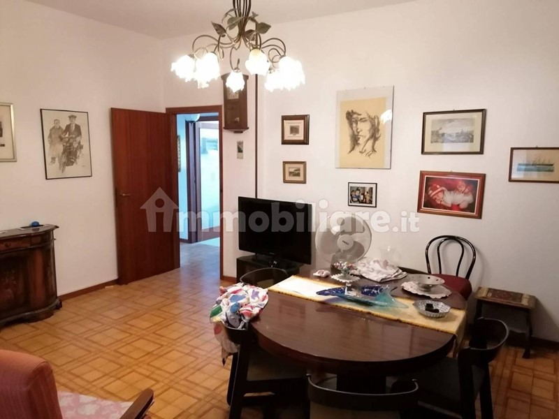 Appartamento in Vendita a Carrara, zona Avenza, 195'000€, 112 m²