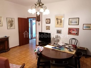 Appartamento in Vendita a Carrara, zona Avenza, 195'000€, 112 m²