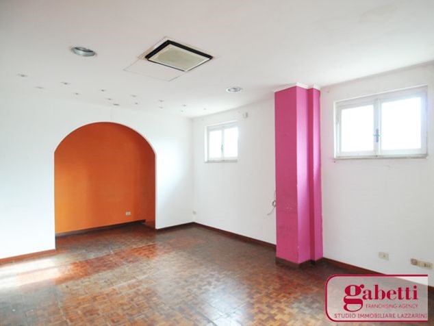 Negozio in Vendita a Civita Castellana, 75'000€, 80 m²