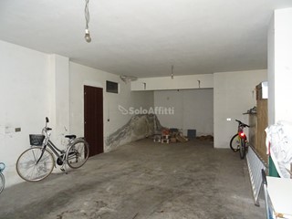 Magazzino in Affitto a Senigallia, 250€, 65 m²