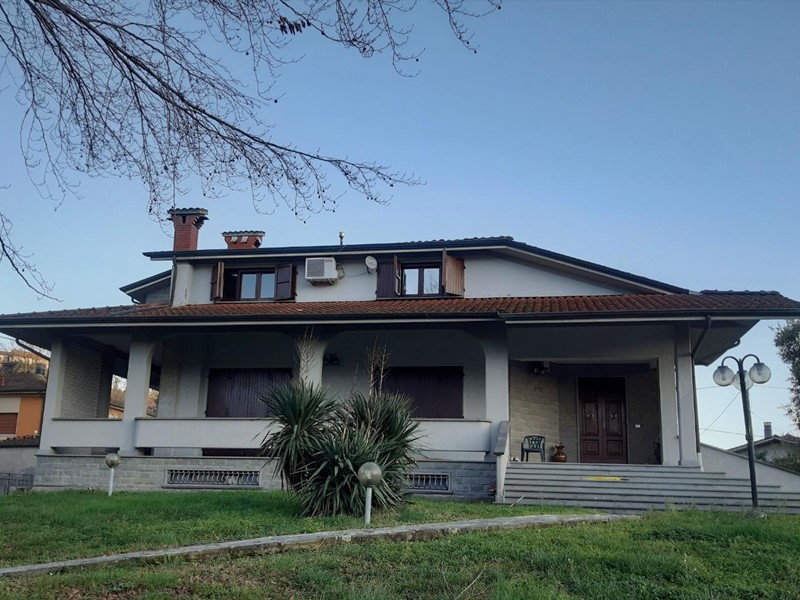 Villa in Vendita a Filattiera, 340'000€, 400 m²