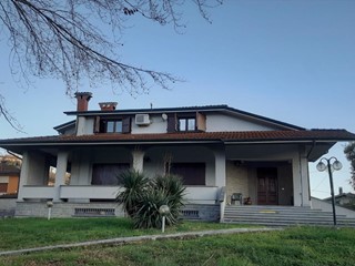 Villa in Vendita a Filattiera, 340'000€, 400 m²