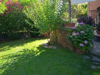 Villa bifamiliare in Vendita a Follonica, 400'000€, 120 m², con Box