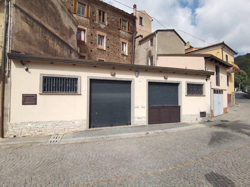 Immobile commerciale in Affitto a Feroleto Antico, 500€, 65 m²