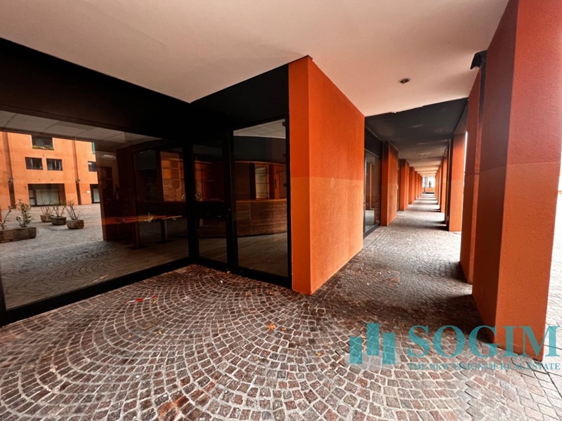 Negozio in Affitto a Como, 1'000€, 72 m²