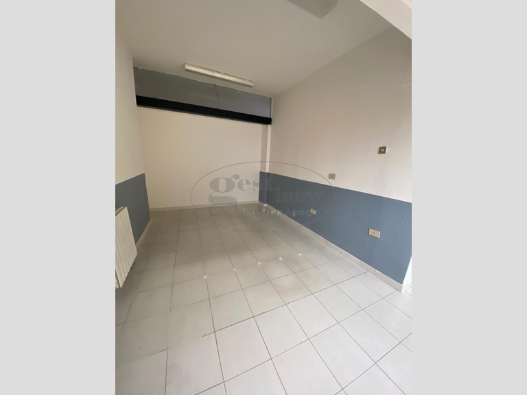Ufficio in Affitto a Livorno, 650€, 55 m²