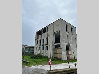 Magazzino in Vendita a Calci, 350'000€, 420 m²