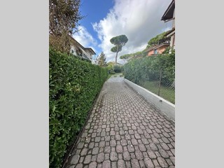 Villa in Vendita a Montignoso, zona Cinquale, 1'200'000€, 250 m²