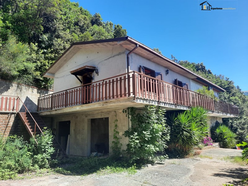 Casa Semi Indipendente in Vendita a Poggio Catino, 49'000&euro;, 150 m²