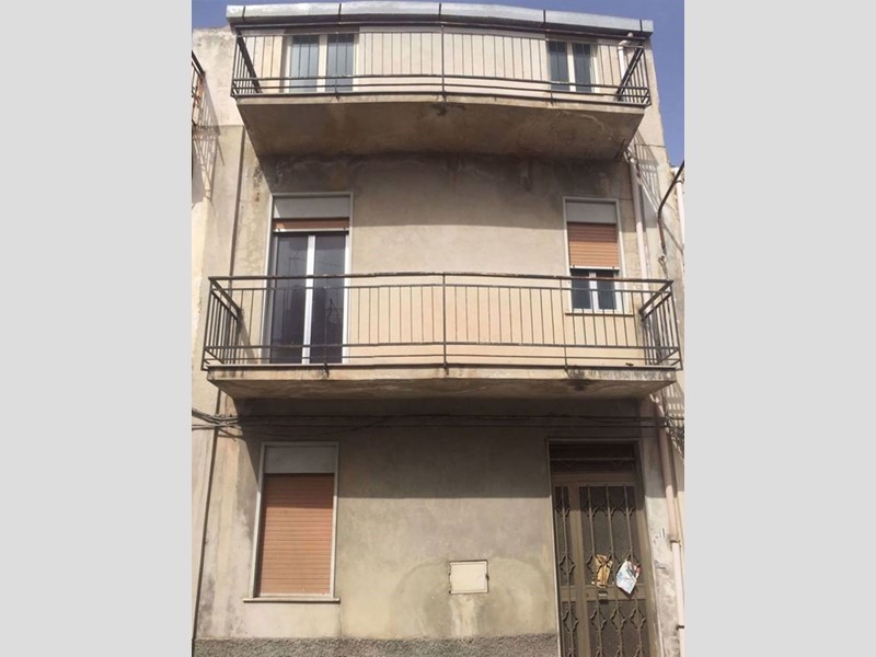 Casa Indipendente in Vendita a Patti, 20'000€, 150 m²