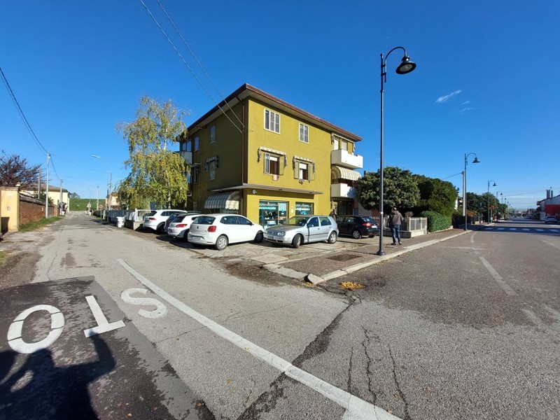 Quadrilocale in Vendita a Rovigo, 50'000€, 85 m², arredato, con Box