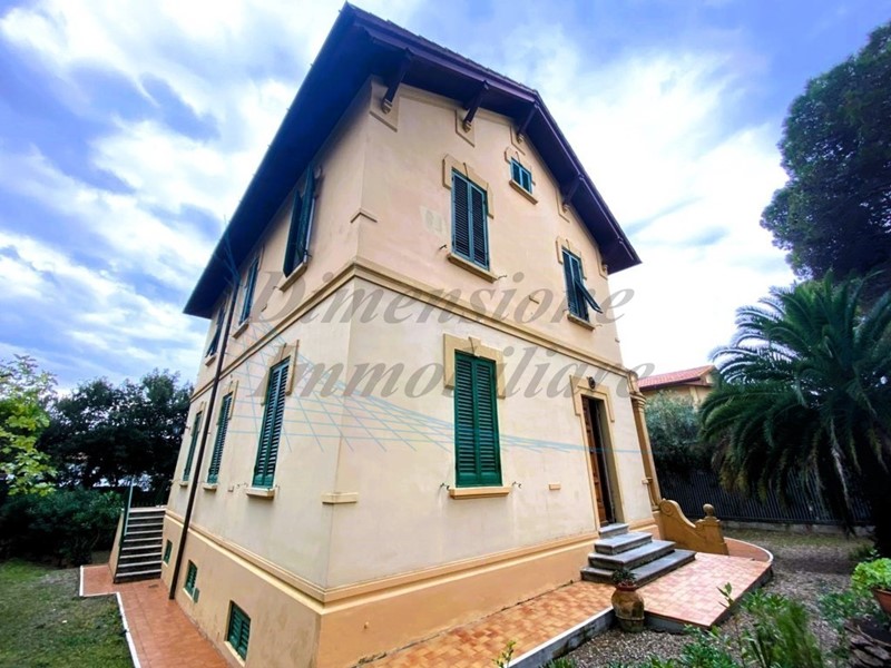 Casa Indipendente in Vendita a Livorno, zona Quercianella, 780'000€, 400 m²