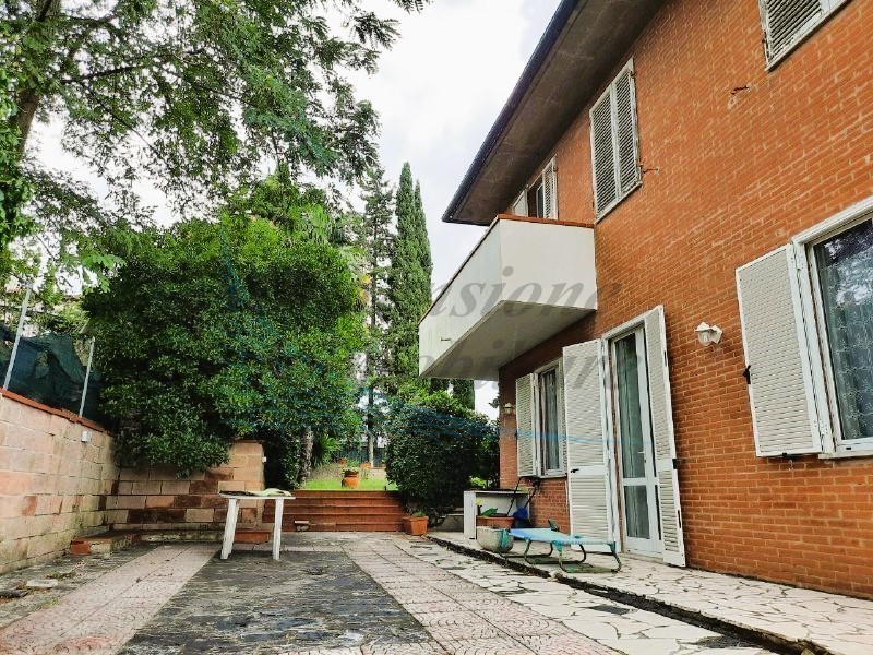 Casa Semi Indipendente in Vendita a Collesalvetti, zona Parrana San Martino, 280'000&euro;, 180 m², con Box
