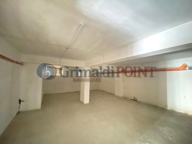 Capannone in Affitto a Giugliano in Campania, 600€, 130 m²