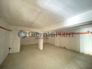 Capannone in Affitto a Giugliano in Campania, 600€, 130 m²