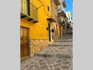 Bilocale in Vendita a Caltanissetta, 30'000€, 50 m², arredato