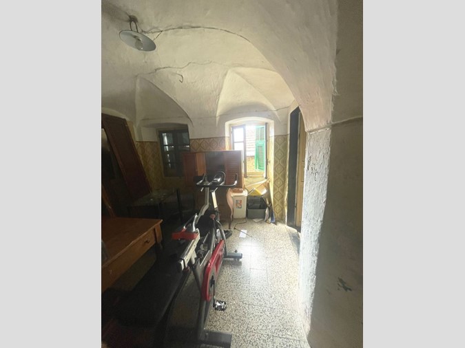 Villa in Vendita a Chiusanico, 70'000€, 160 m²