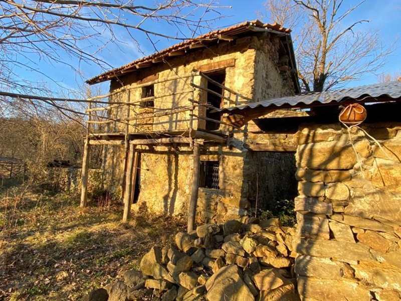 Casa Indipendente in Vendita a Dego, zona Girini, 55'000€, 190 m²
