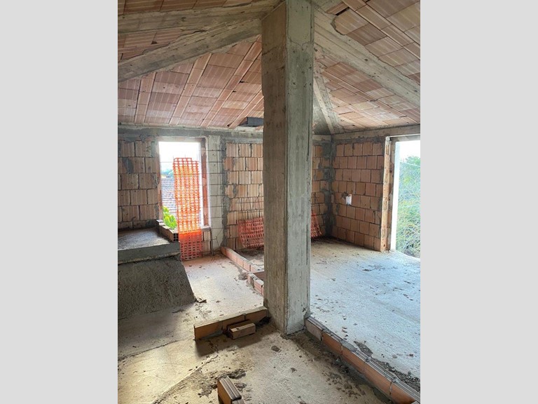 Villa in Vendita a Arezzo, zona Olmo, 200'000€, 120 m², con Box