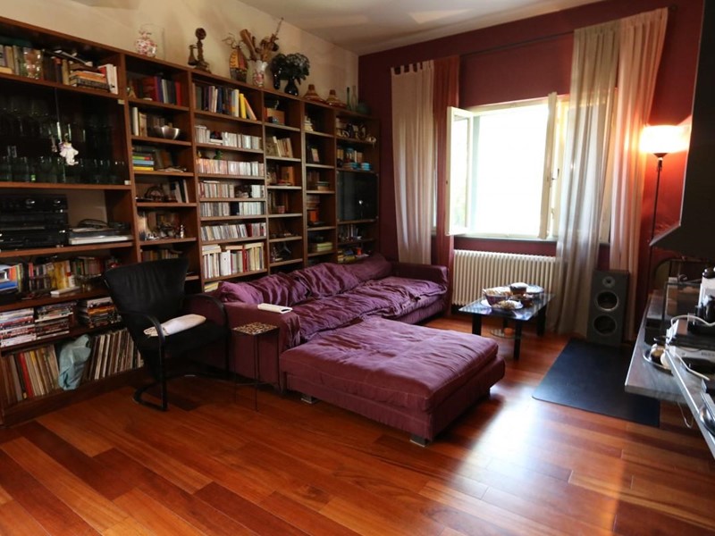 Villa in Vendita a Cascina, zona San Lorenzo Alle Corti, 525'000€, 270 m²